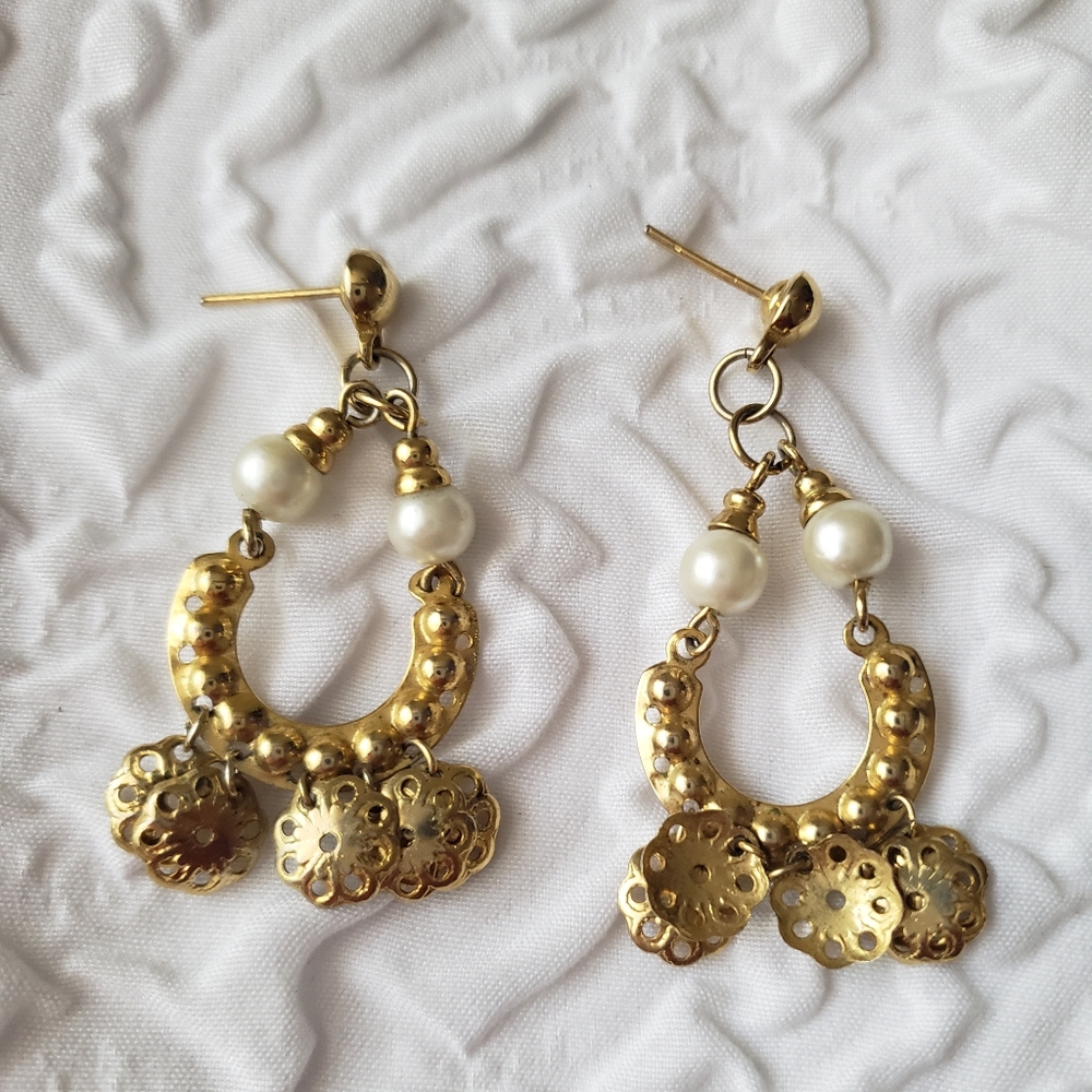 Vintage Gold tone dangle earrings